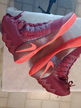 Nike Hyperdunk 2016 basketball shoes size 12